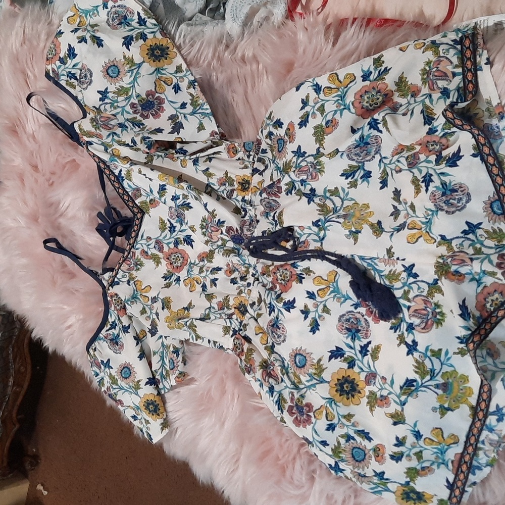 Blue pair cold shoulder romper size xsmall